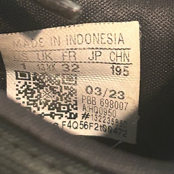 Adidas Predator Accuracy.4 Soccer Cleats HQ0950 Youth Size 1 Black - Picture 11 of 11